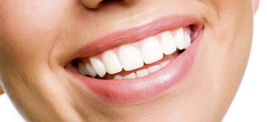 Teeth Whitening: Get Sparkling Teeth Easily At Home