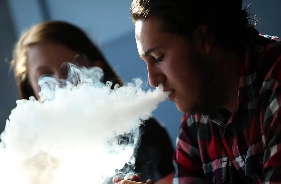 Vaping Enthusiasts at Risk of Getting Erectile Dysfunction – Know Here 